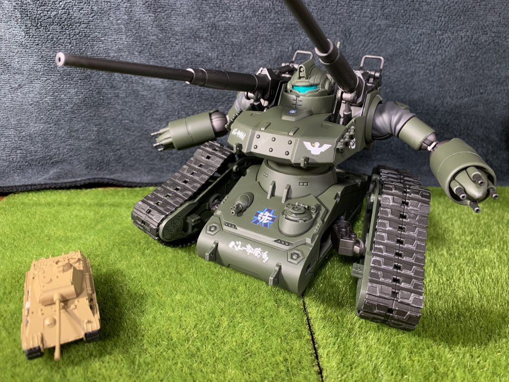 黒森峰と同じ1/144パンターGと比較。
こんなサイズ差でも特殊カーボンで大丈夫なんだろうなぁ。
参加基準はこの際無視で♪