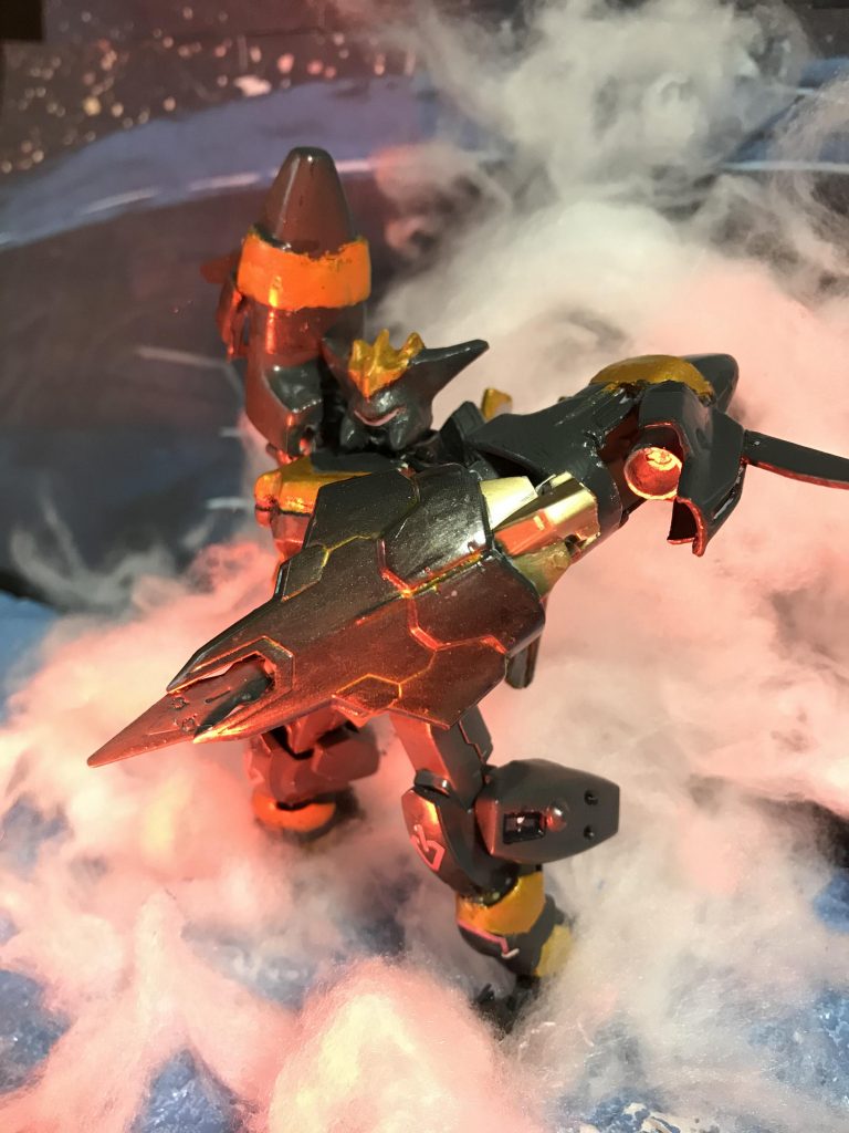 バスターシールドはオレンジ塗料がたまたまモールドに入り込んだら良い感じになったので墨入れ代わりに色をつけました。