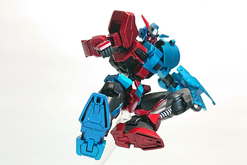 ライダーキック!
はじめてのポージング、撮影だったので時間がかなりかかりましたが個人的には満足のいくものができたと思っています!
このタイミングで気づいたんですよね、アンテナの色逆だって。
またいつか塗り直します!