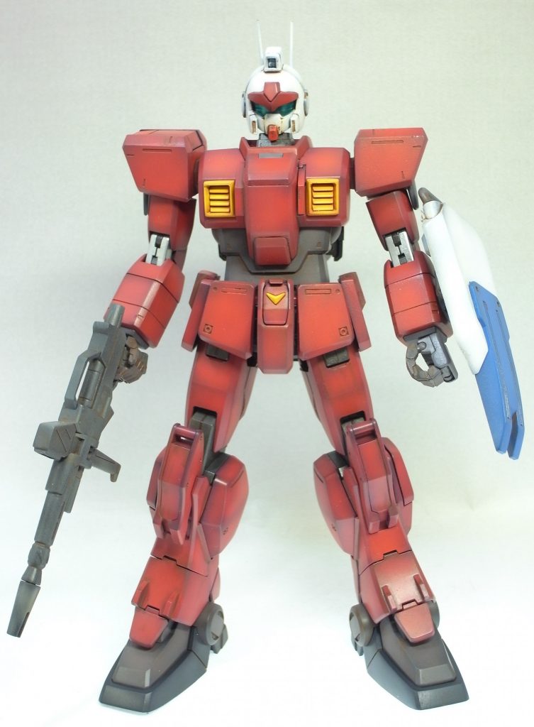 チョバムアーマーを脱いでキャノンユニットを外すと・・・
中から陸戦型ジムが出てきます。
F91のGキャノンのコンセプトです。