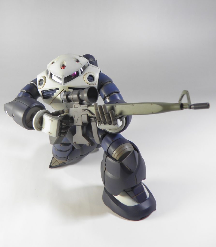 手首の引き出し機構「パンチ・アーム」があるため、射撃姿勢も無理なくとれます。