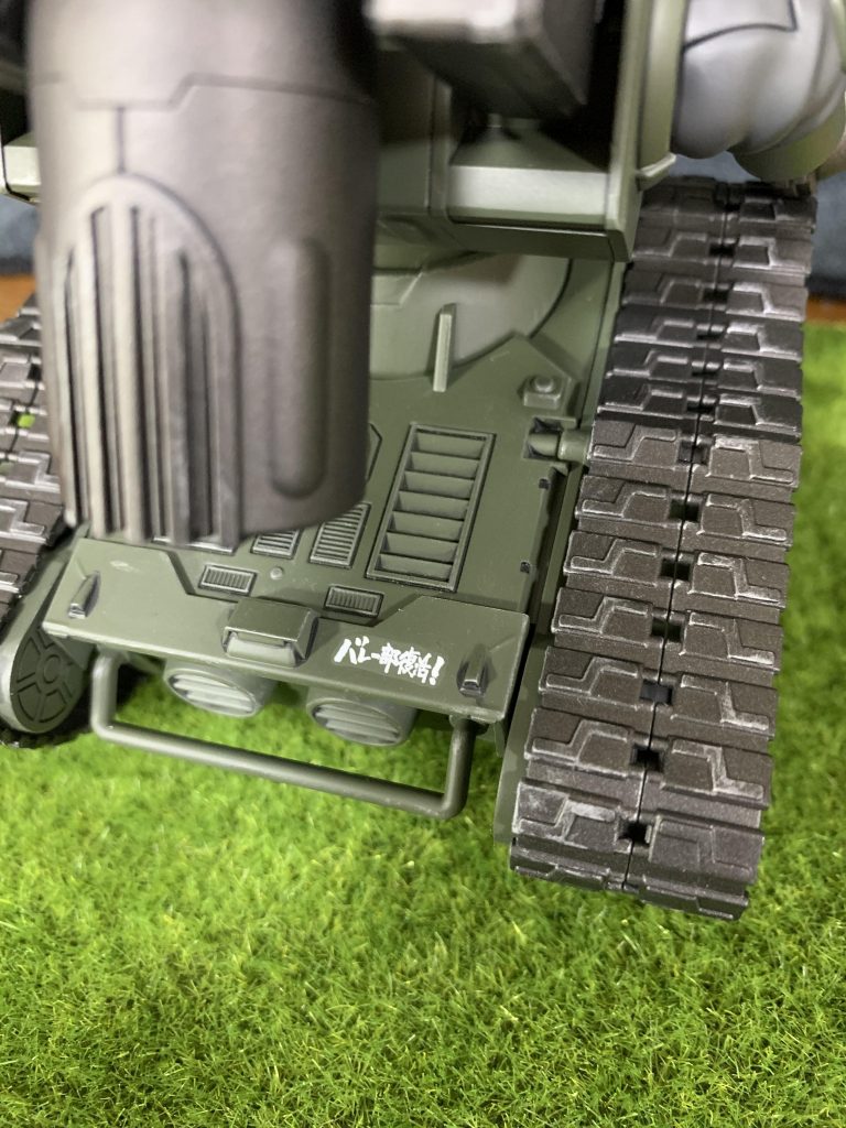 デカールは煩すぎないように、大洗校章と「バレー部復活!」を前後に貼ってます。