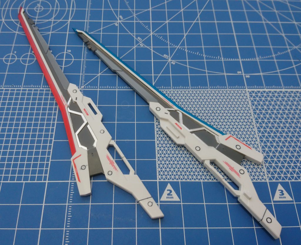 [GNバスターソードⅢ]
本来の設定とは塗っている部分を変えてます。白をベースに刀身の色を変える形にしました。