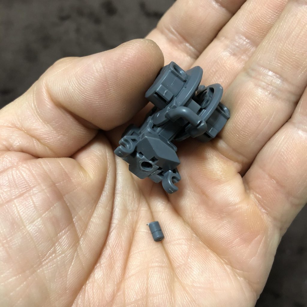 カットして、3mmのピンバイスで穴あけて…