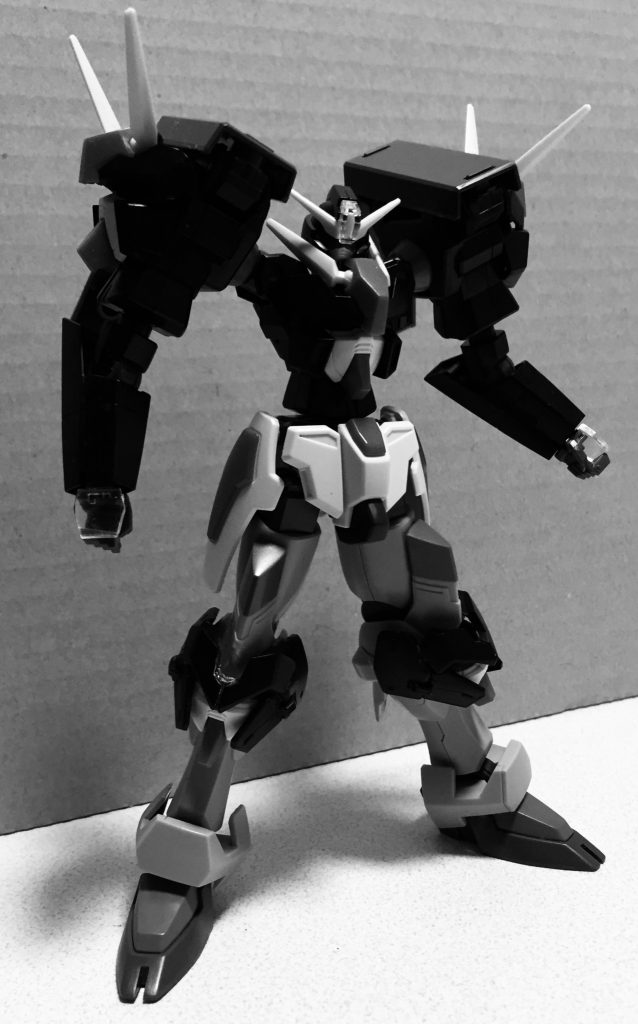 試合後、トライガンダムの脚部には無かったはずのガンダム・フェイスも確認されている。開発者ストーン博士は、これらを試合中に完成した機体強化の為の新装備だったと会見を行うが、直後より、その行方を晦ませるのだった…

やがて、部分的な改修を受けて、正式な代表MFとなったのが、現在のトライガンダム（写真1枚目）である。