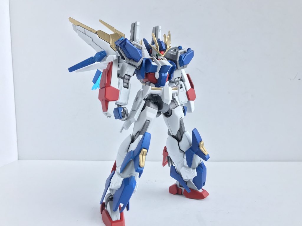 まずは正面
機体カラーはいかにも主人公機っぽいと思えるような配色にしました