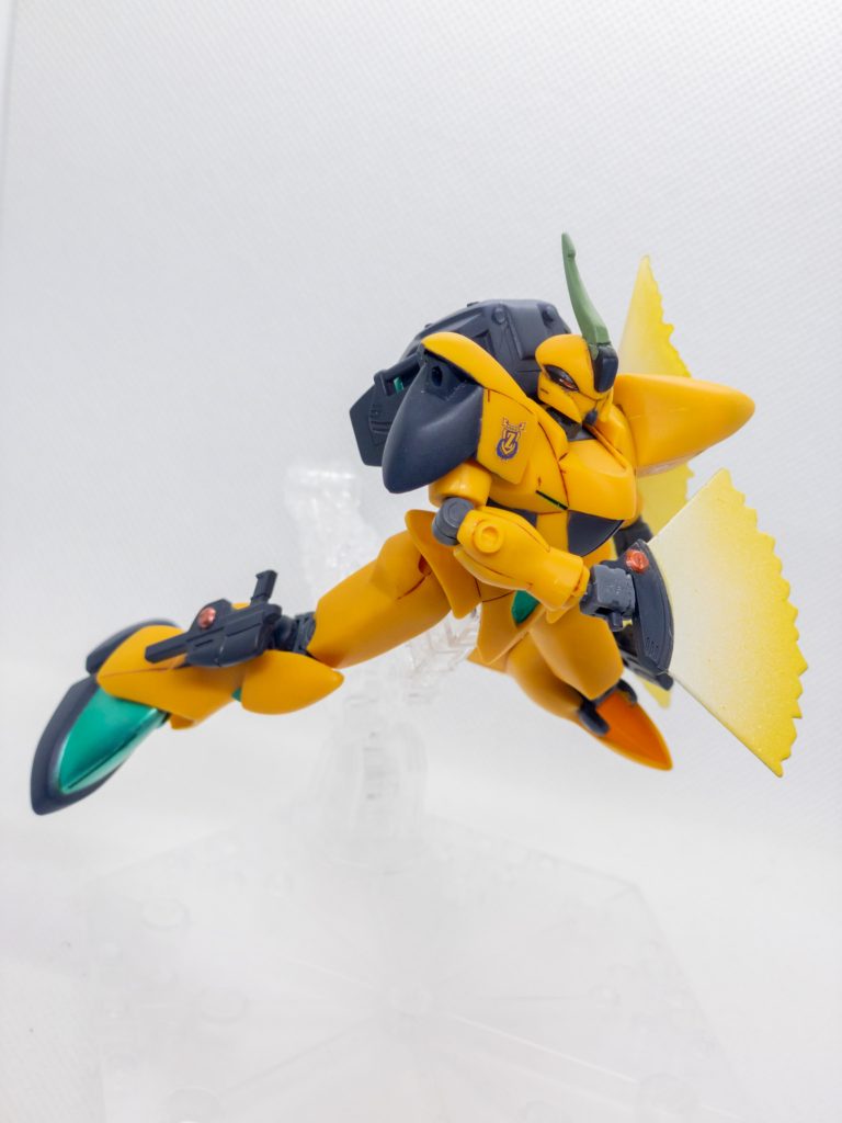 ビームファンもイエローで塗装し、基部にホワイトでグラデーションを。