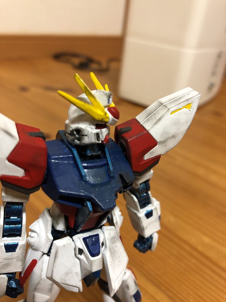 ほぼ見えませんが右目も削ってあります 