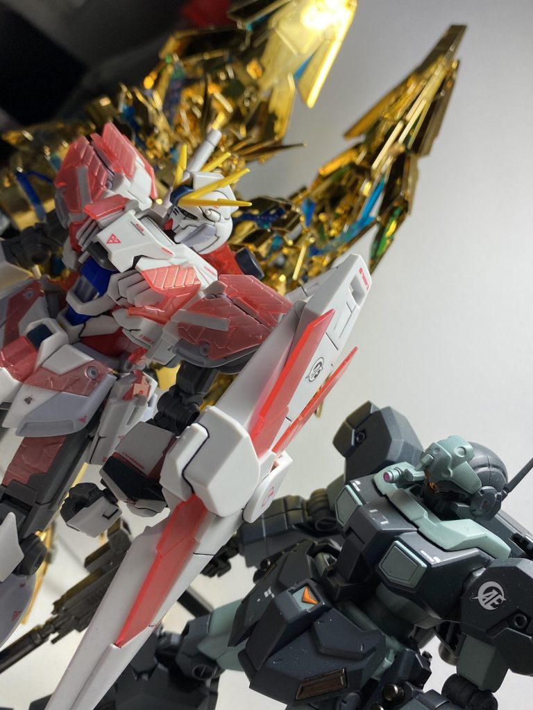 ナラティブガンダム、ジェスタ(シェザール隊)、フェネクスガンダムのナラティブ勢のスリーショット！
こうして並べるとめちゃくちゃかっこよくてたまりません✨