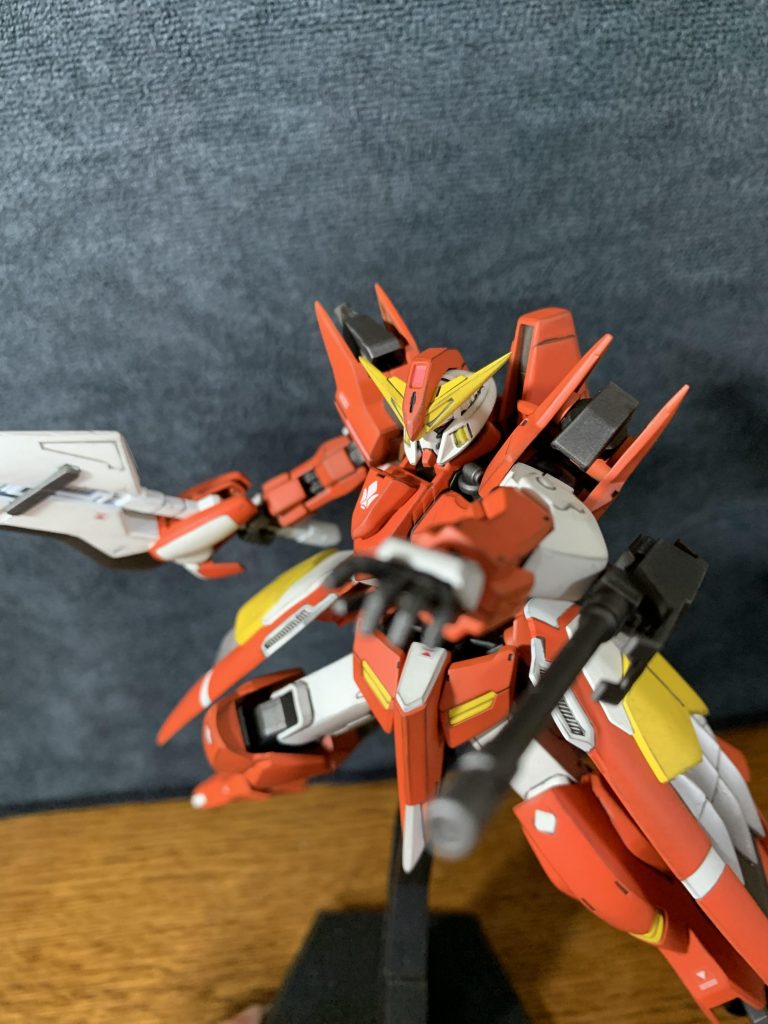 射撃兵装は特殊な物は無く、容易に入手及び整備が可能なものが装備されている。
主に装備されるのは、200ミリ砲やロケット砲などの他機種と同様の物。