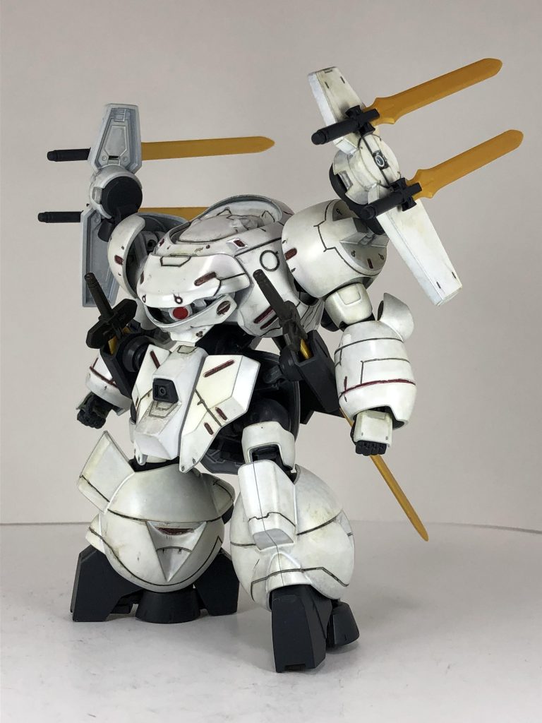 4本の剣を追加装備した形態フルセイバー。