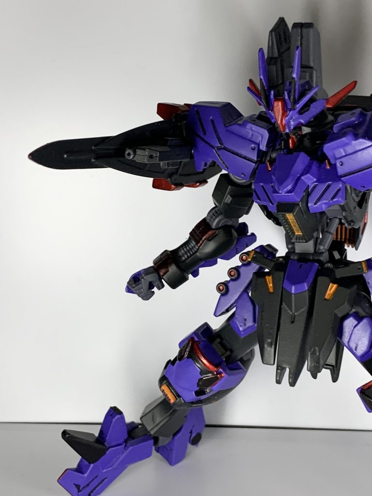 右肩のシールドには牽制用のバルカンを搭
載