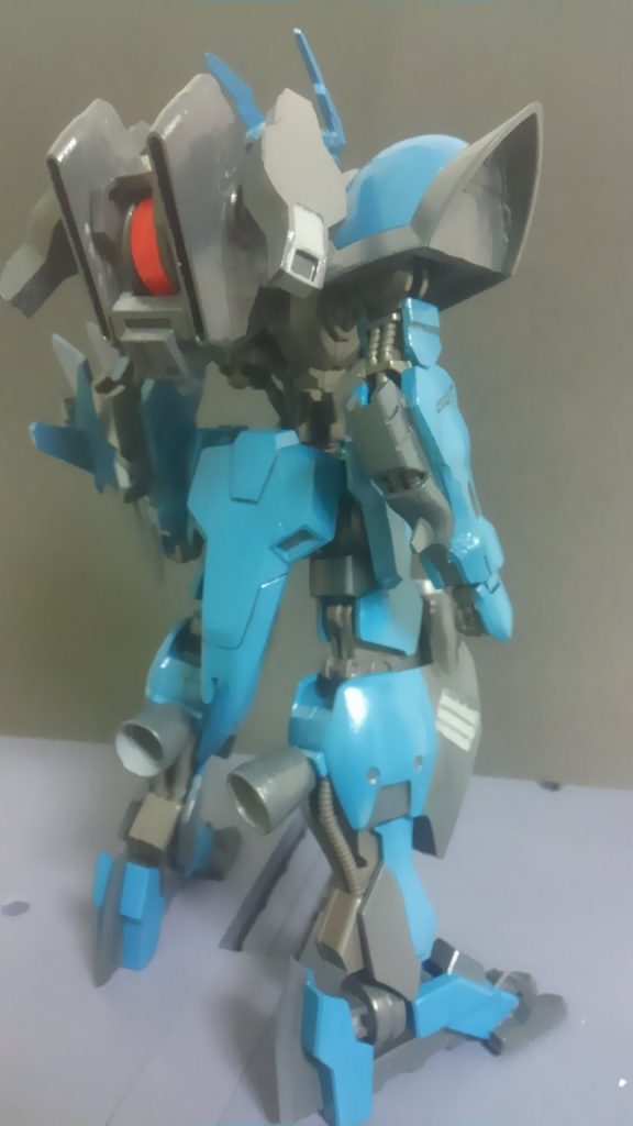 後ろ側の立ち絵になります
ヴィダール要素が多く出てますがこれはフラウロスがベースです(重要)