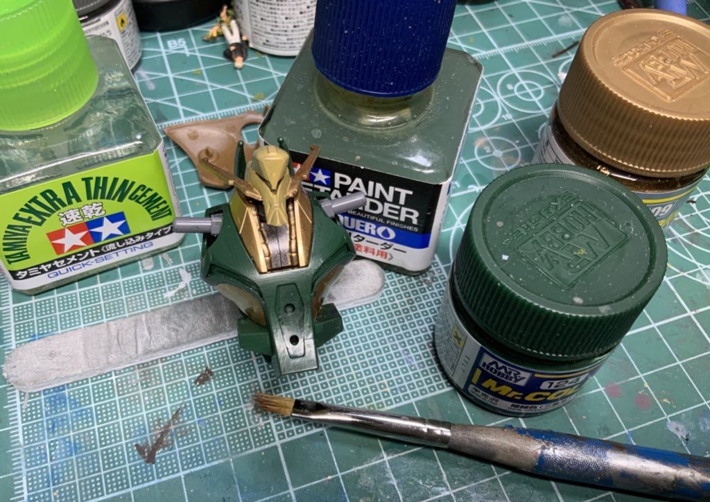 筆塗りにはリターダは必須　乾く速度が遅くなるのでムラが出来にくくなりますわん( ^ω^ ) 若干、乾くのに時間かかりますが⋯ 私の使い方は塗料に混ぜるんではなく、筆にリターダをつけて塗料をそのまま上乗せして使ってます　効果はおんなじだと思います　お試しあれ〜