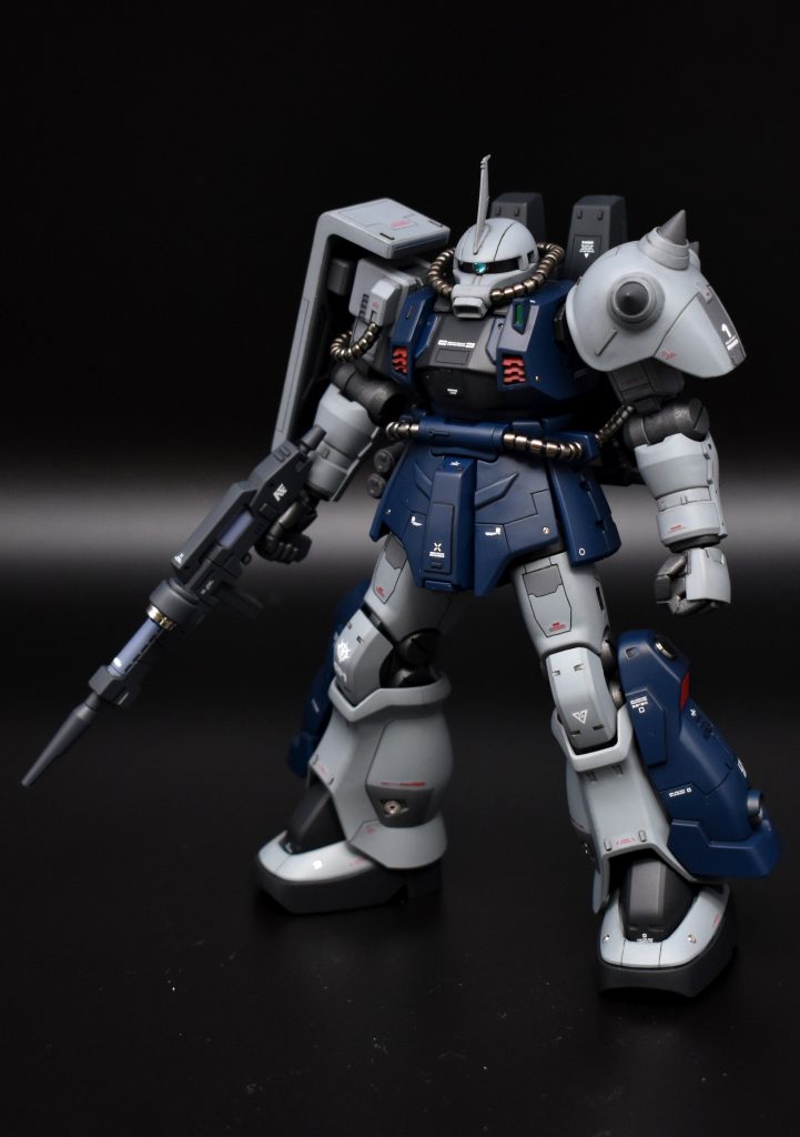 バックパックのアンテナ、シールドを外すとザクに近い印象に。