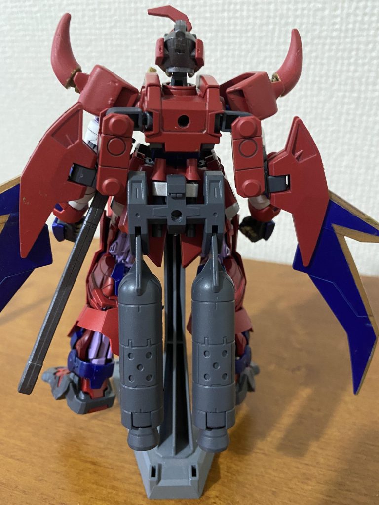 マックナイフの追加スラスターが百式やルナゲイザーのリア腰部に奇跡的に良い感じに付けられそうだったのでネオジム磁石で付けました。