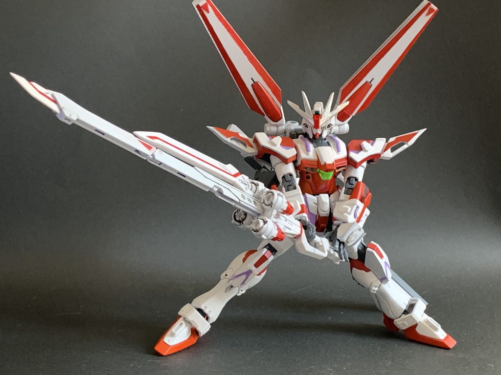 アクションです。
メインショットにも使用したため2枚目ですが、とても気に入っているので…
アロンダイトを構えてサンライズ立ち。