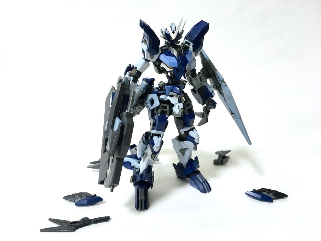 上陸後は、余剰装備となるバックパック、肩部フィン、腕部フィンをパージして軽量化して戦闘を行う。