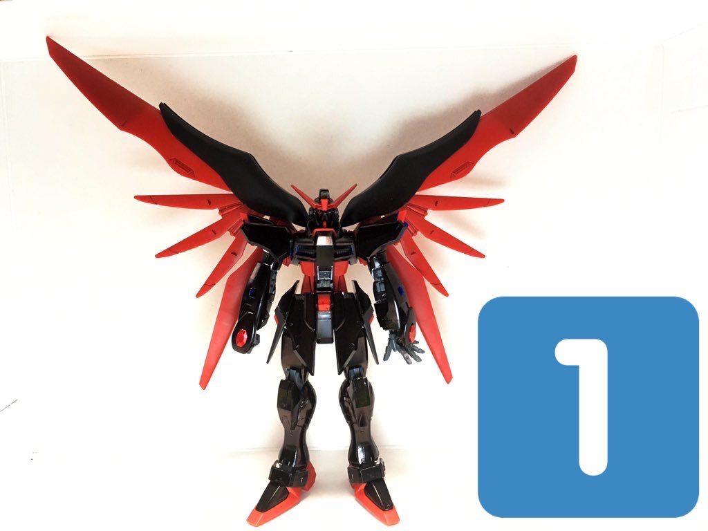 黒の油性ペンでひたすら塗ります!