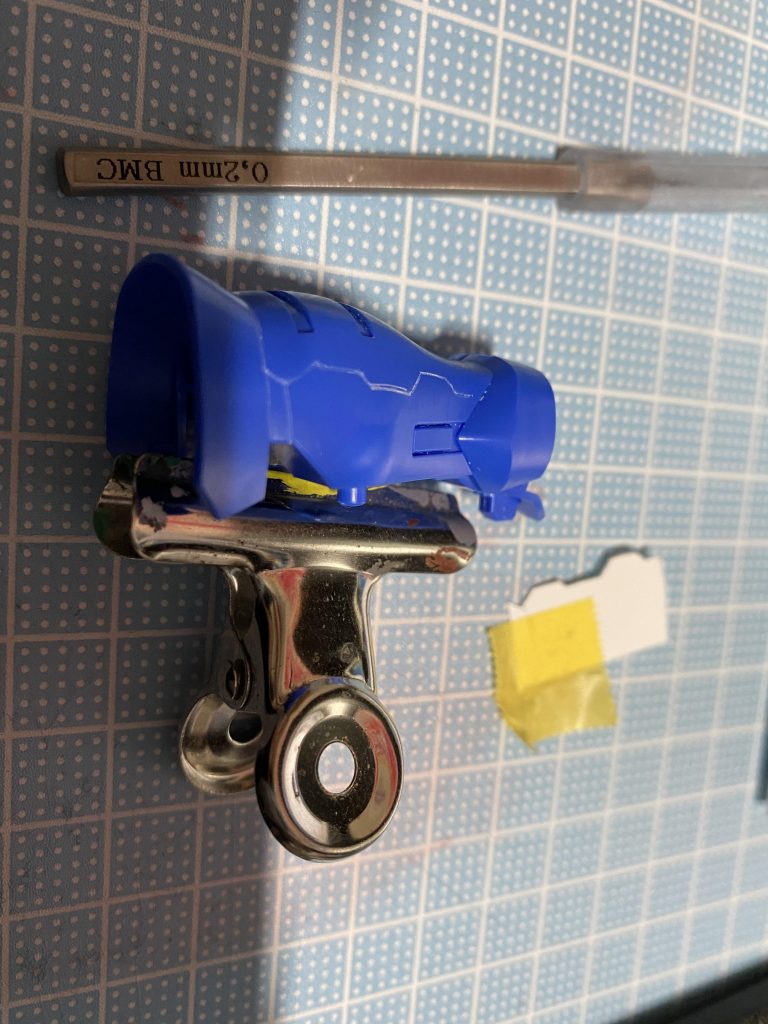 はじめて追加モールドをやってみたのですが、曲面で難しくガタガタになっちゃいました。