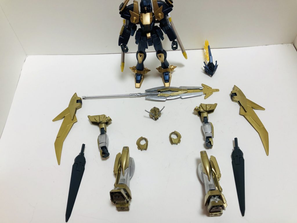 あくまで素体はDN91、腕、背中、足、兜を交換
脇腹、サイドスカートにパーツを追加する形です。