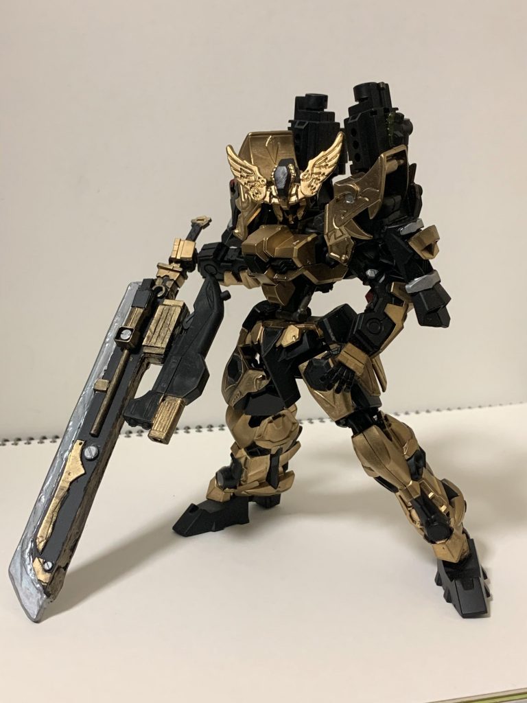 メインと同じ写真ですが、上記の2つの武装を合体させることでONIMARUKUNITSUNAとなります。
ここで作者の制作時の葛藤等を描いておきます。
最初にアスタロトを和風に改造したいと思い色々と試行錯誤していたのですが上手くいかず、何かないかとプラモ屋さんに行き、目に止まった豊臣秀吉ガンダムにコレだ!となって肩アーマーから徐々に完成していきました。余談ですが、仮面ライダー鎧武のカチドキアームズを意識した部分が多くあります。(カチドキアームズは徳川家や…
今後もアップロードしていけたらと思います。
閲覧ありがとうございました。