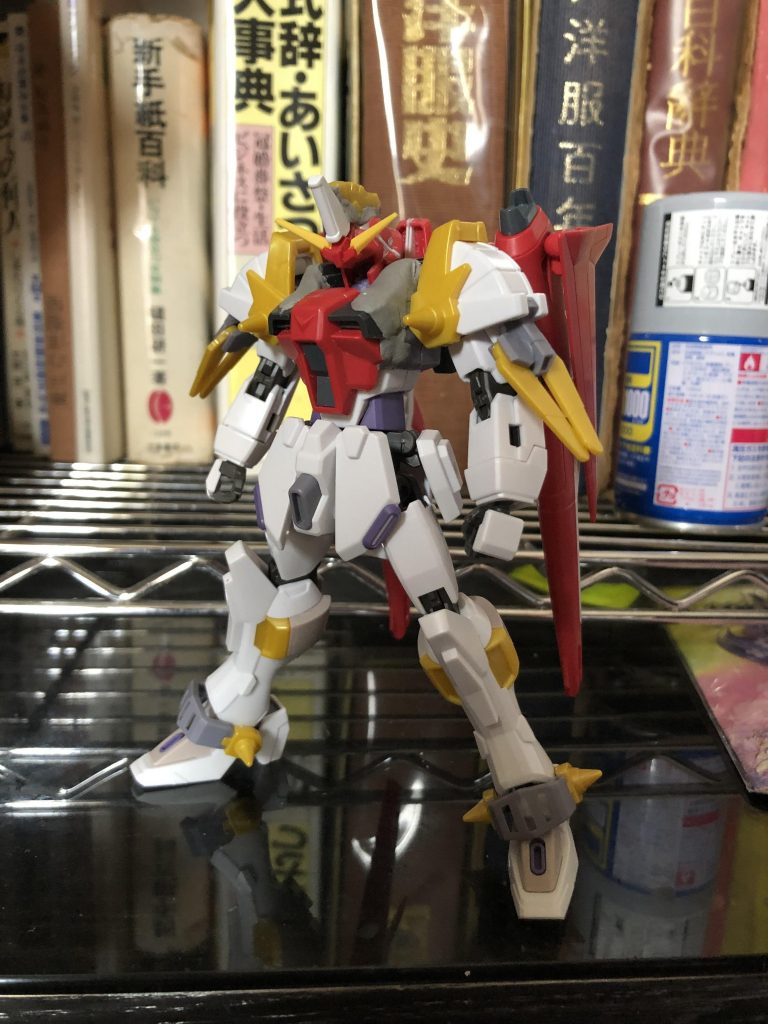 胴体はセイバーの胴体をジャスティスに切り貼りしてひっつけてるだけですね。
やっぱり旧キットはサイズが今の物より一回り小さいので加工が大変ですね。