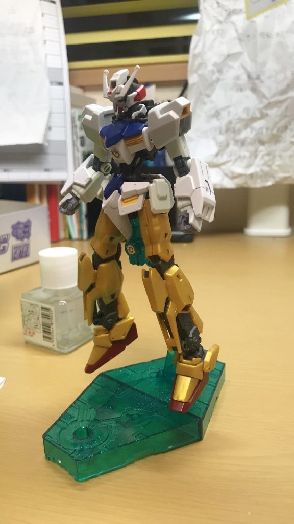 塗装する前はこんな感じでした
腰部アーマーとか少し違うところもありますが^^;