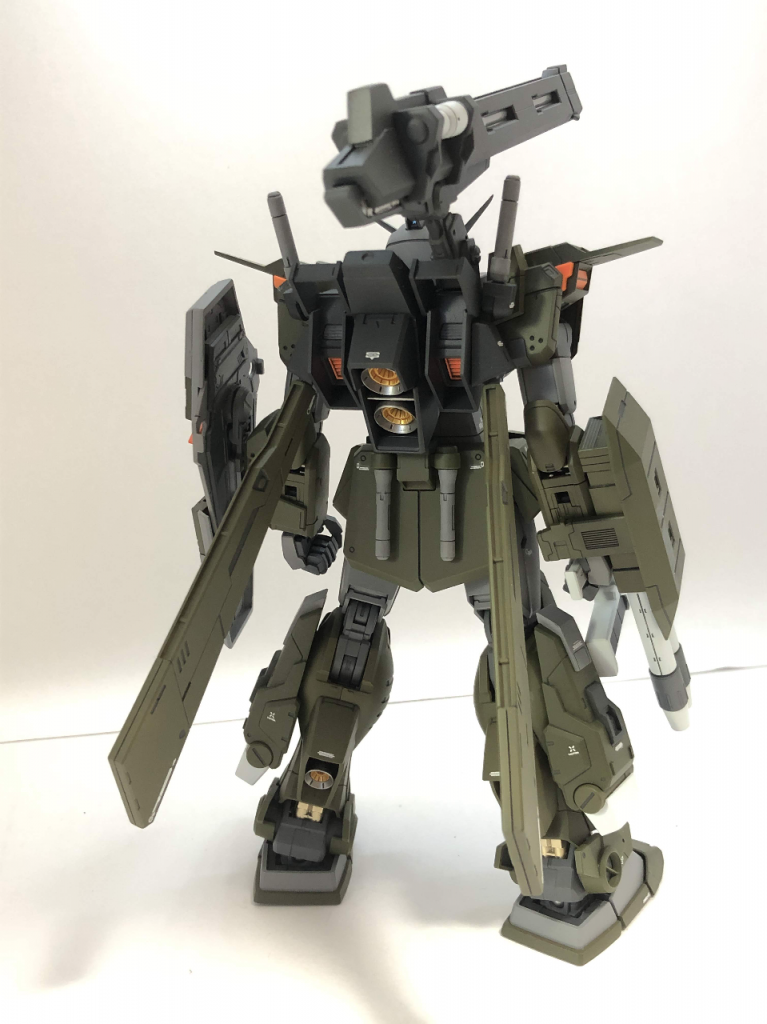 リアスカートはサーベルラックがある長い方に変更。