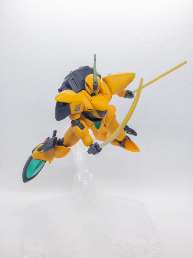 腕の関節はコトブキヤのTジョイントとポリパーツで二重関節にしてます。