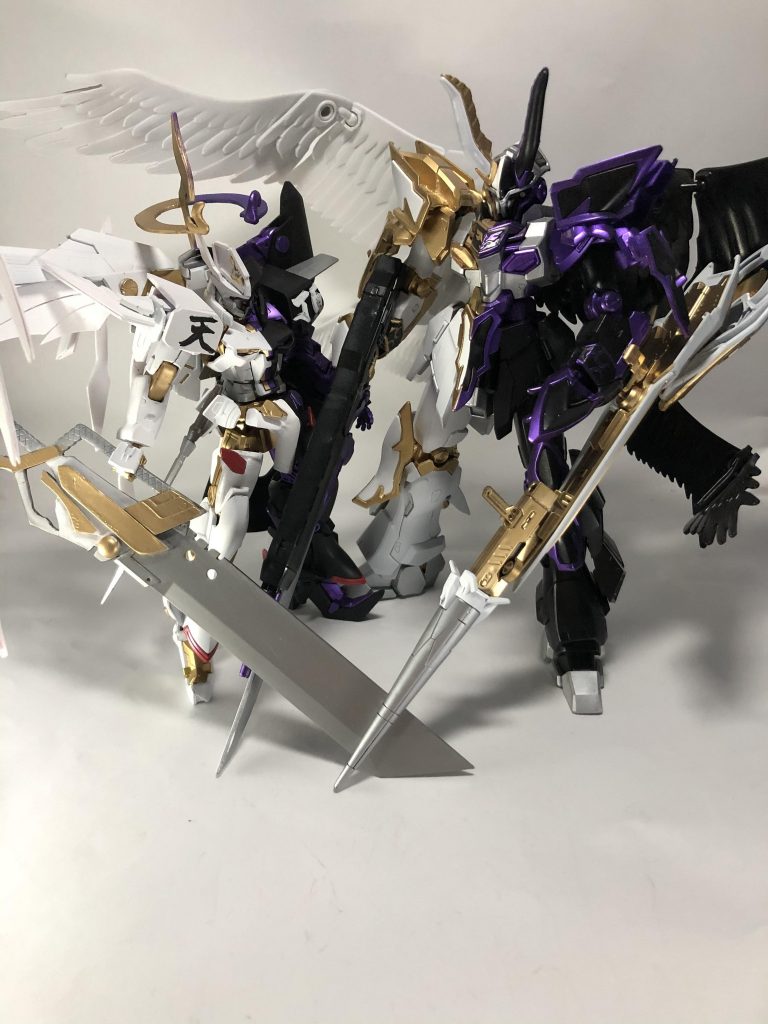 前の半分このシナンジュジャッジメントと並べるとこんな感じです。
シナンジュ久しぶりに出したんですけどデカいですね……


また発作が出たら半分こ塗装したいですね。

今度は緑と黒とか赤と青とかが面白そうです。