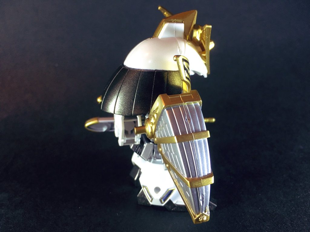 〜〜〜〜〜〜〜〜〜〜
このたび謙信公をモチーフとした武神降臨編・リデコキットを製作しました。
元キットは疾風剣豪精太。
上杉謙信といえば白い頭巾の僧形なイメージもありますが、伝来の兜甲冑も多く存在し、うち日月前立兜を彷彿とさせる新規パーツが追加されています。