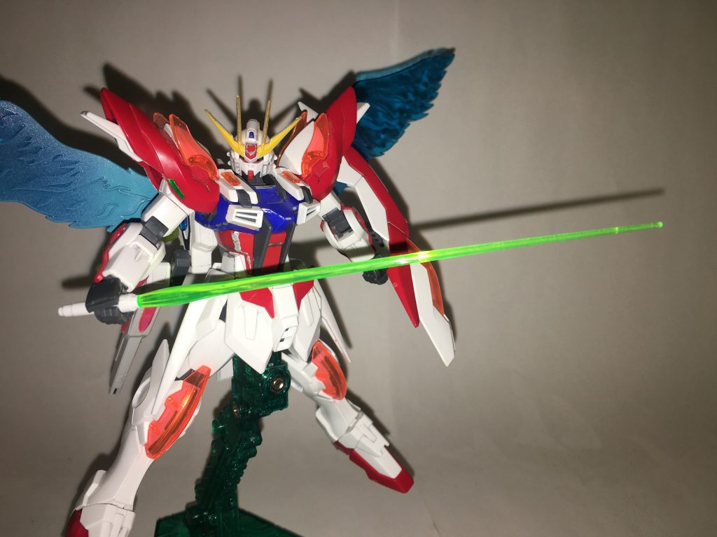 ビームサーベル。シールドの裏に1本収納されている格闘兵装。