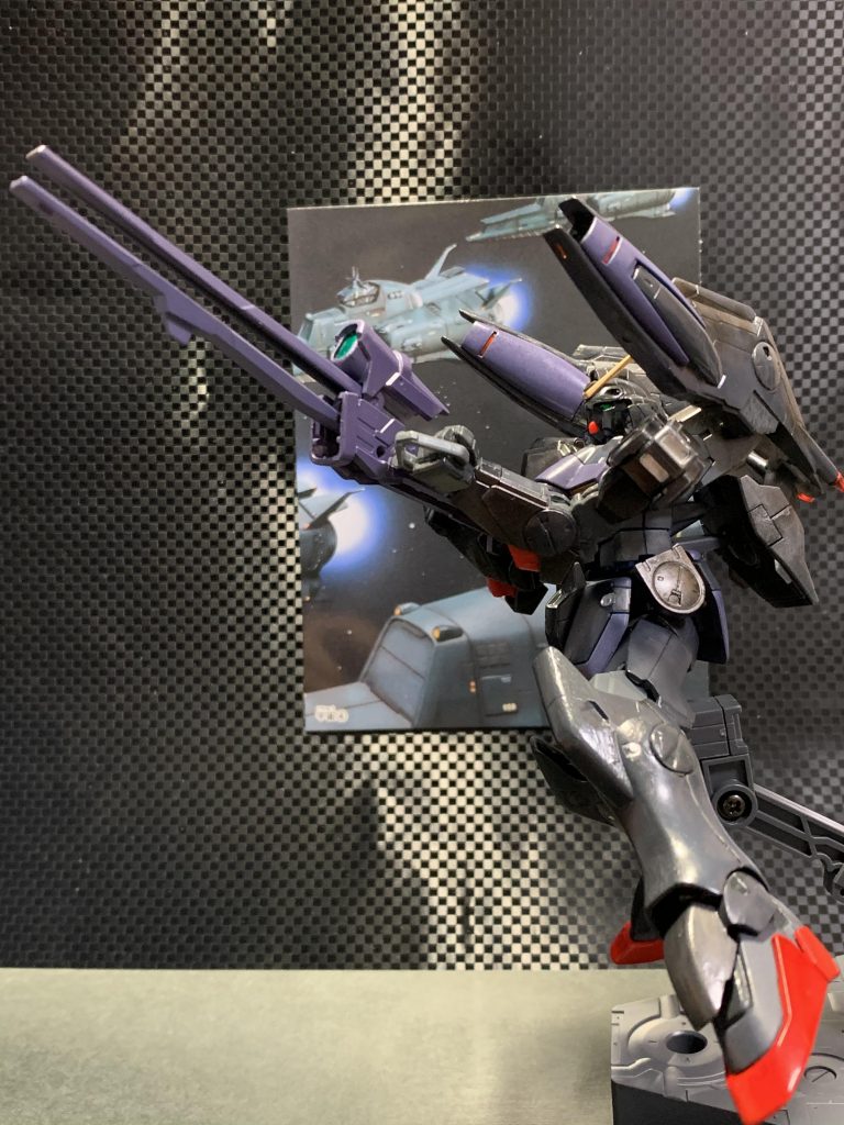 「物干し竿」ことビーム・スマートガン構え。
原作登場時、携帯してる描写は見当たらなかったですが折角なので持たせてみた。
オーバーハング・キャノンとの一斉射は、30年程前に使われていた旧式兵器とは思えない火力を発揮するでしょう。