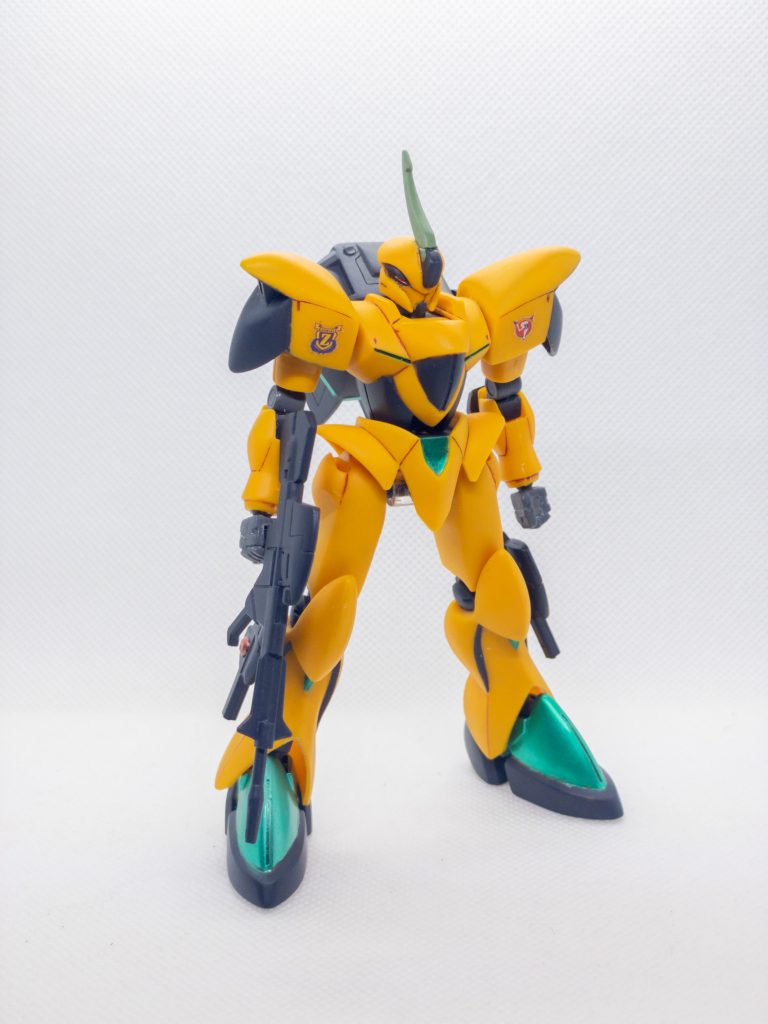 フロントビュー。
バックパックの上部はリベット的なものとモールドを追加してます。