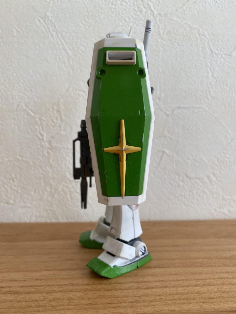 シールドも黄緑で塗りました。