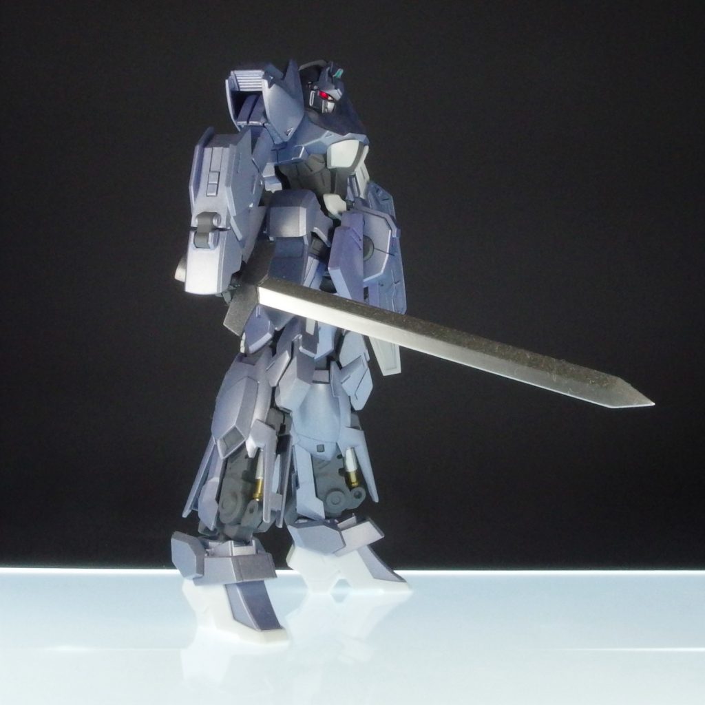 剣が似合いそうな気がしまして。