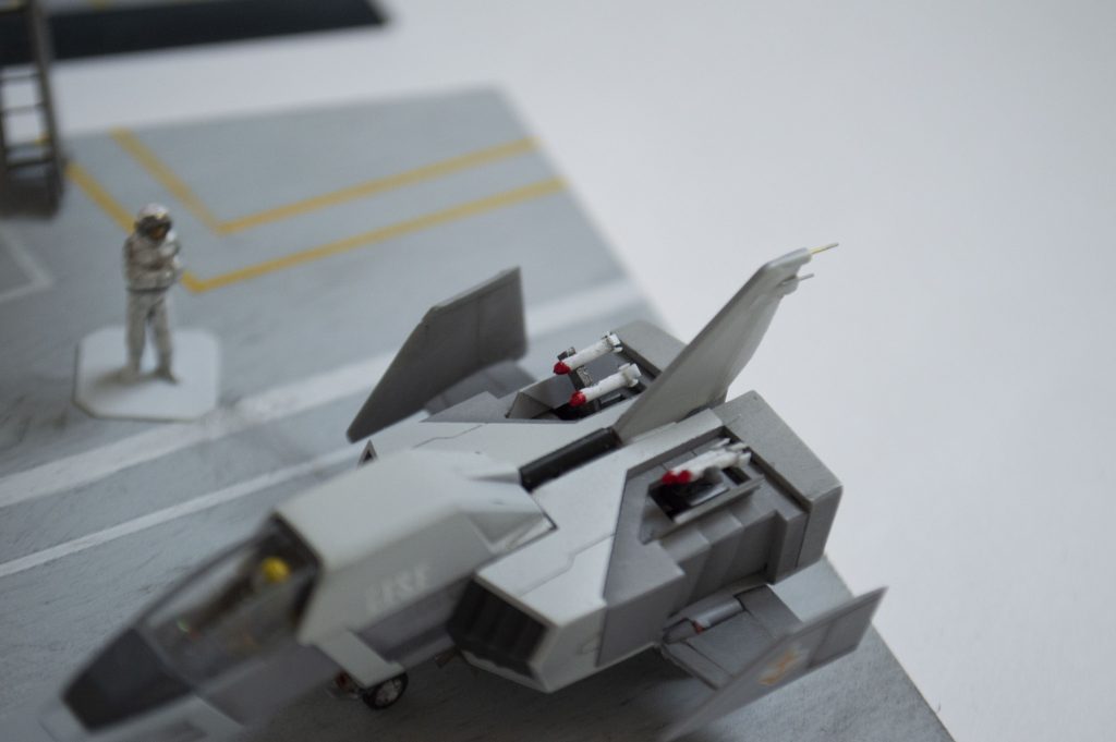 ミサイルポッドを昨今のステルス機のようにシャッター式に見立ててみました