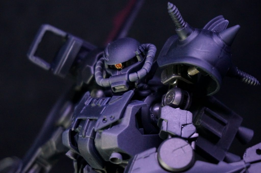 モノアイはガンダムマーカーの赤色で塗装。