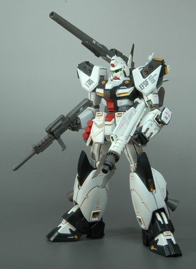 右腕にはビームシールド発生器
腕部バルカン砲は真鍮パイプ