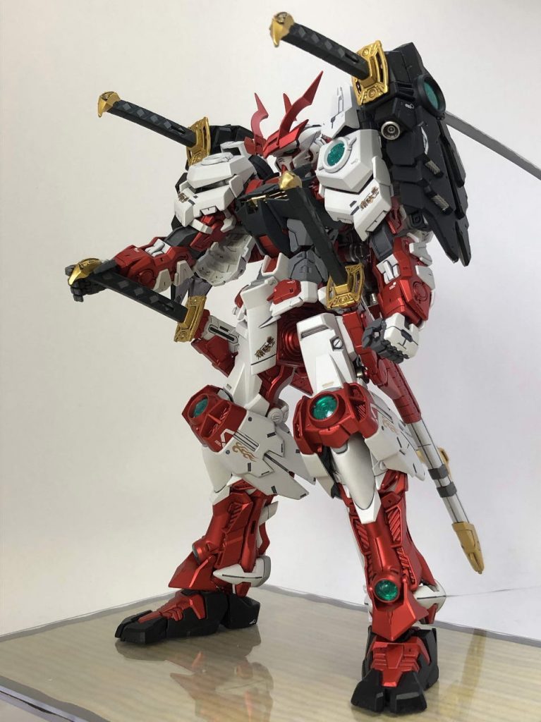 赤い所は艶消しのメタリック塗装です。