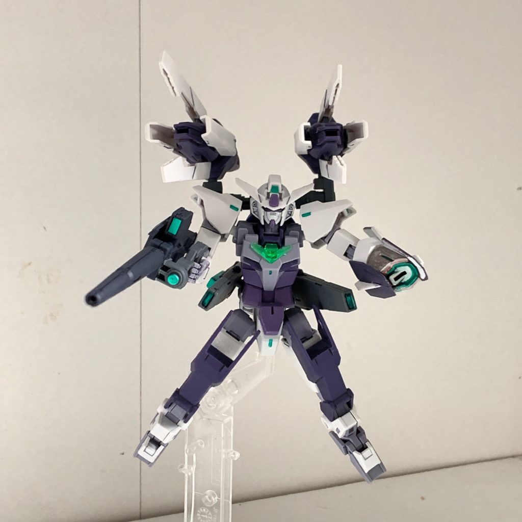 フルバースト
GNキャノン機体上下4門、右腕にGNロングライフル、左腕にGNキャノンGNビームサーベル複合シールド