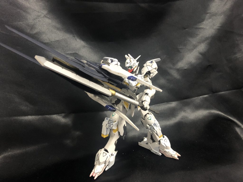 近距離メインの武装です。大鉈とブースターのついたマーズウェポンズを合体させた武器です。