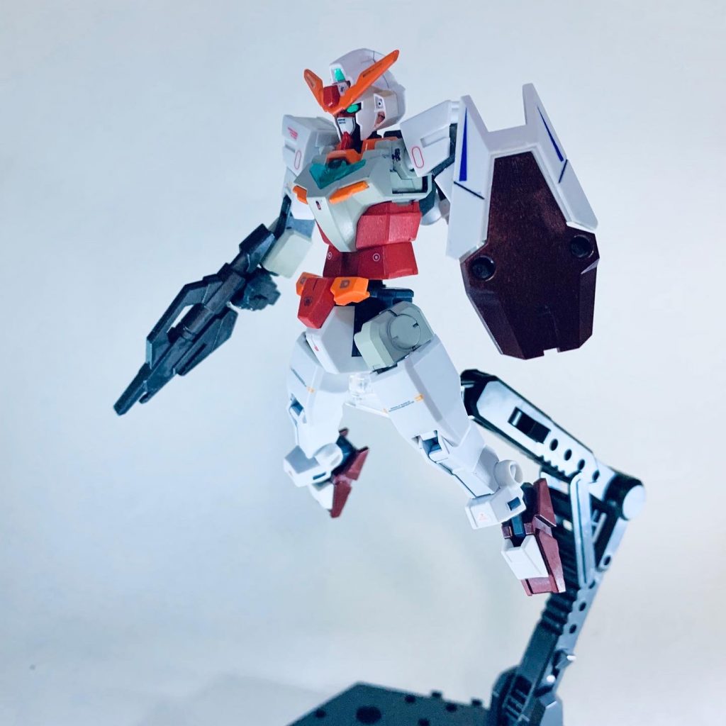 今回のコアガンダムは白をベースに仕上げました。
腰の芯をちょっとだけ延長して猫背ぽくしてみましたが、ちょっと失敗かも；