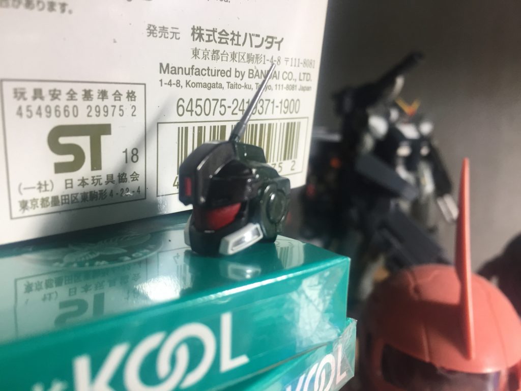 プチ改造に手こずった頭部パーツ。
最近プレバンで出たスレイヴレイスがジムスナイパーカスタムにぴったりの頭部の為、次回作る際はスレイヴ頭部をベースに作成してみようかと思います。