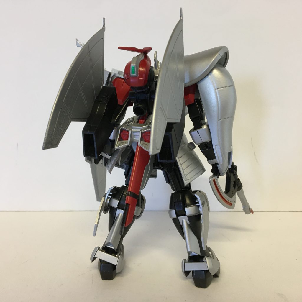 背中にもパーツを装備、ライダー状態の頭部は背中につけれるようにしてます。