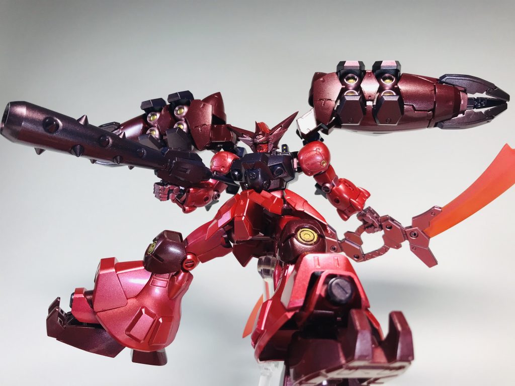 足の可動域を広げ腰を2ミリ延長、頭部とGNオーガソード弐式のシャープ化以外はキットそのままです