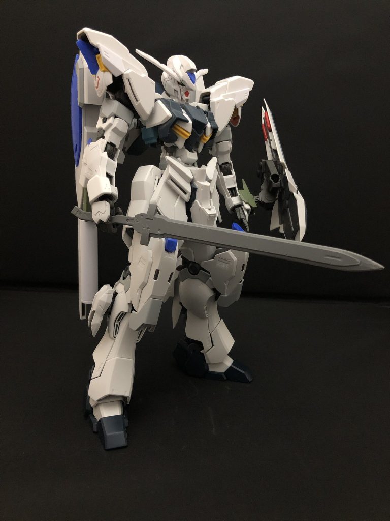 上半身はバエル、下半身はスタインをベースに改造しました。