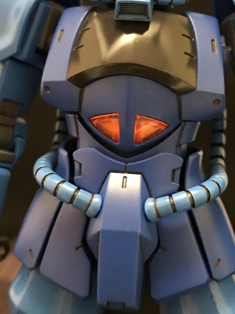 コックピットのクリアオレンジの裏に光を反射するようにシールを貼っています。オススメです。かなり発色が良くなりますよ。