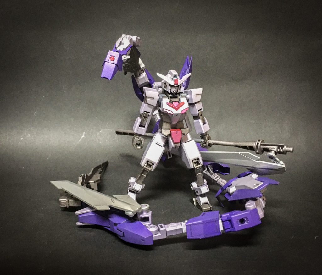 アスクレピオス
あるビルダーがコアガンダムのデータを解析し、自分用にカスタマイズしたガンプラ。
サポートメカは戦闘機型ではなく蛇のような長細い形態を採用し、常に密着ないし近しい距離で運用する事でクガ・ヒロトとはまた違った戦術を見せる。